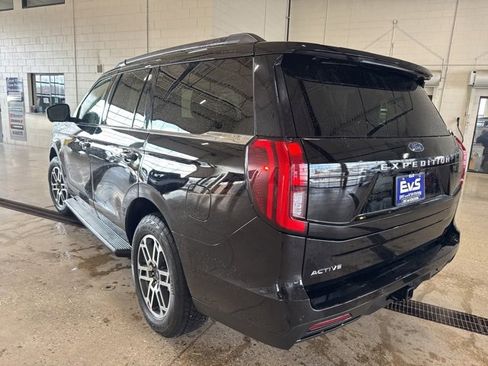 Used 2025 Ford Expedition Active image 5