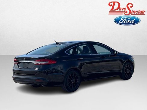 Used 2017 Ford Fusion SE w/ Fusion SE Technology Package image 7