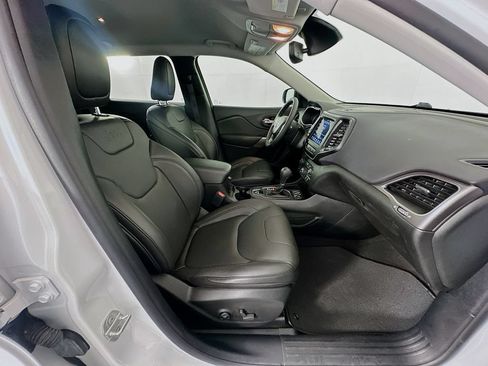 Used 2021 Jeep Cherokee Latitude Lux w/ Comfort/Convenience Group FWD image 27