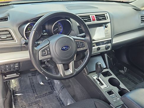 Used 2017 Subaru Outback 2.5i Premium image 16