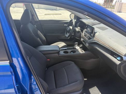 Used 2025 Nissan Altima 2.5 SV FWD image 15