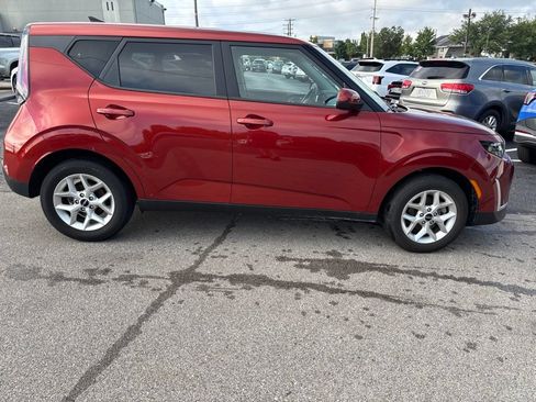 Used 2025 Kia Soul LX w/ LX Technology Package FWD image 2