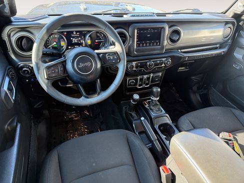 Used 2023 Jeep Wrangler Unlimited image 15