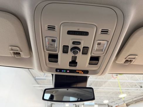 Used 2023 GMC Yukon Denali AWD/4WD image 32