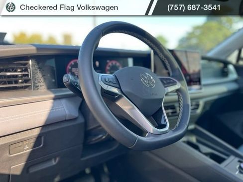 Used 2025 Volkswagen Tiguan SE AWD/4WD image 20