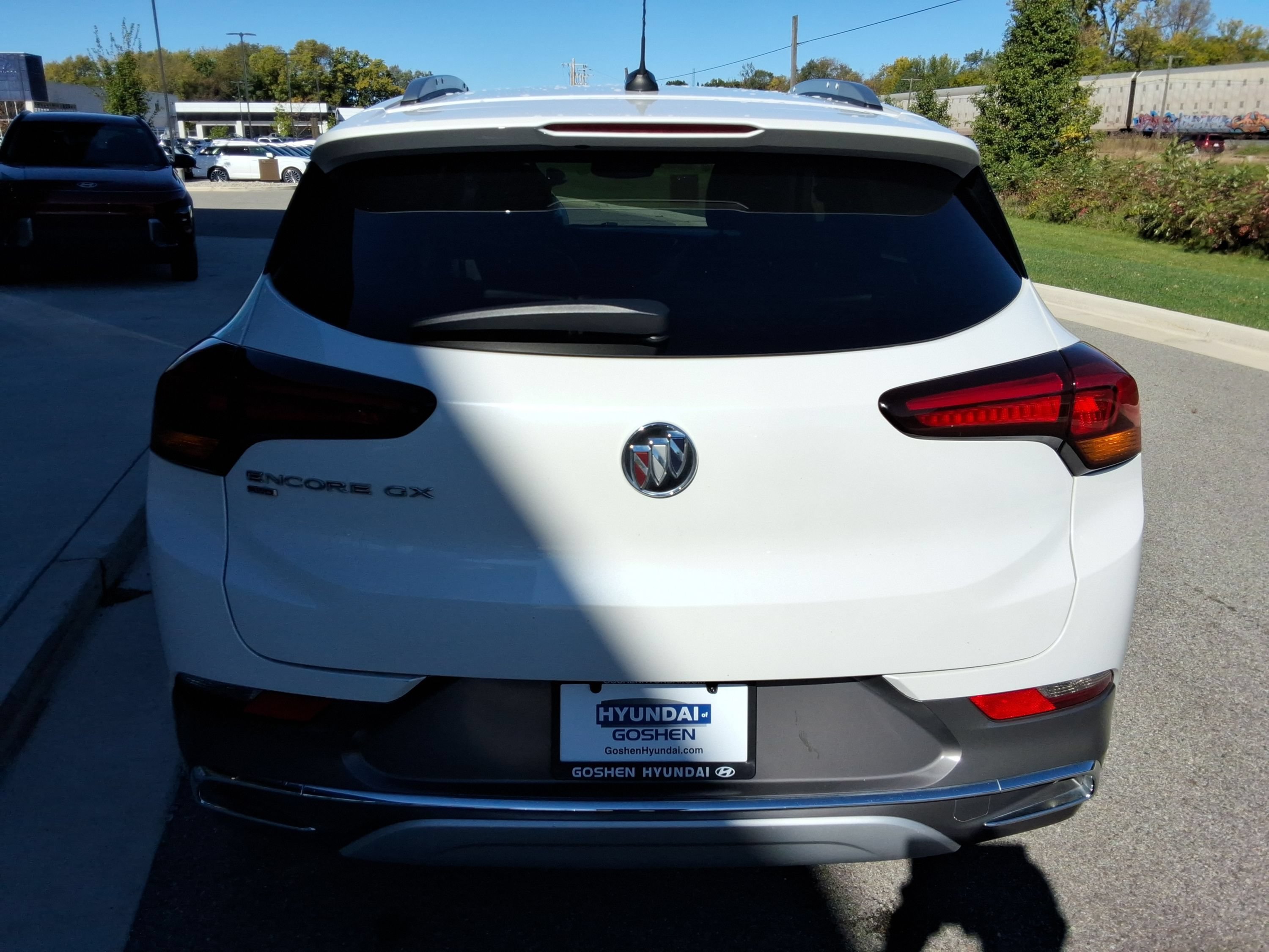 Used 2021 Buick Encore GX Essence AWD/4WD image 19