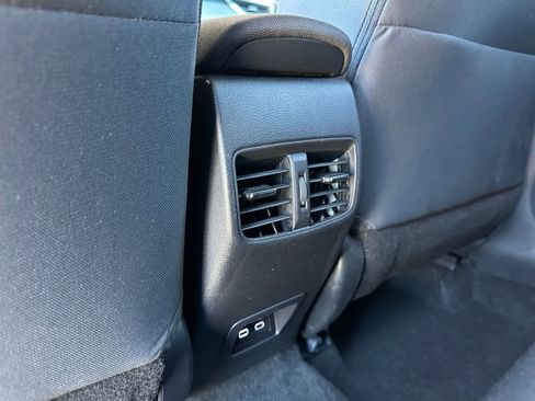 Used 2025 Toyota Corolla Cross LE image 23