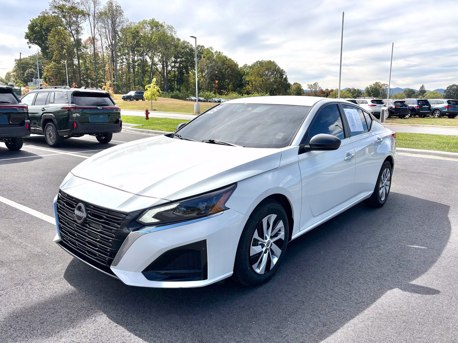 Used 2025 Nissan Altima 2.5 S FWD image 3