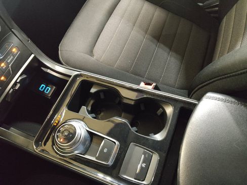 Used 2020 Ford Edge SE FWD image 26