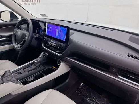Used 2024 Toyota Grand Highlander XLE image 31