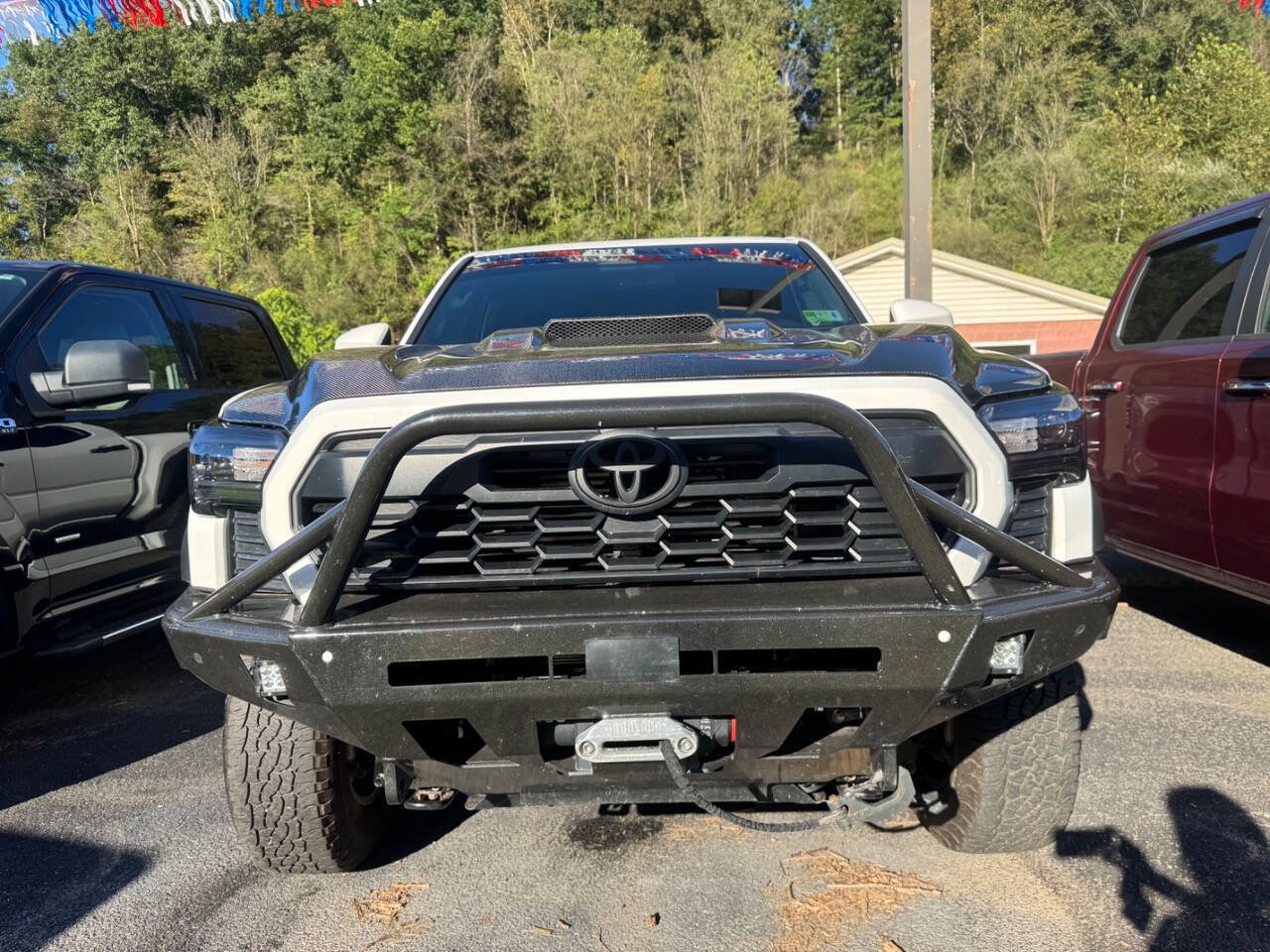 Used 2024 Toyota Tacoma TRD Off-Road w/ TRD Off Road Upgrade Package AWD/4WD image 2