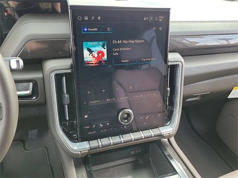 Used 2025 GMC Yukon XL Elevation w/ Technology Package image 12