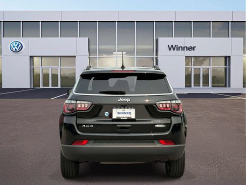 Used 2023 Jeep Compass Latitude w/ Sun and Sound Group AWD/4WD image 4