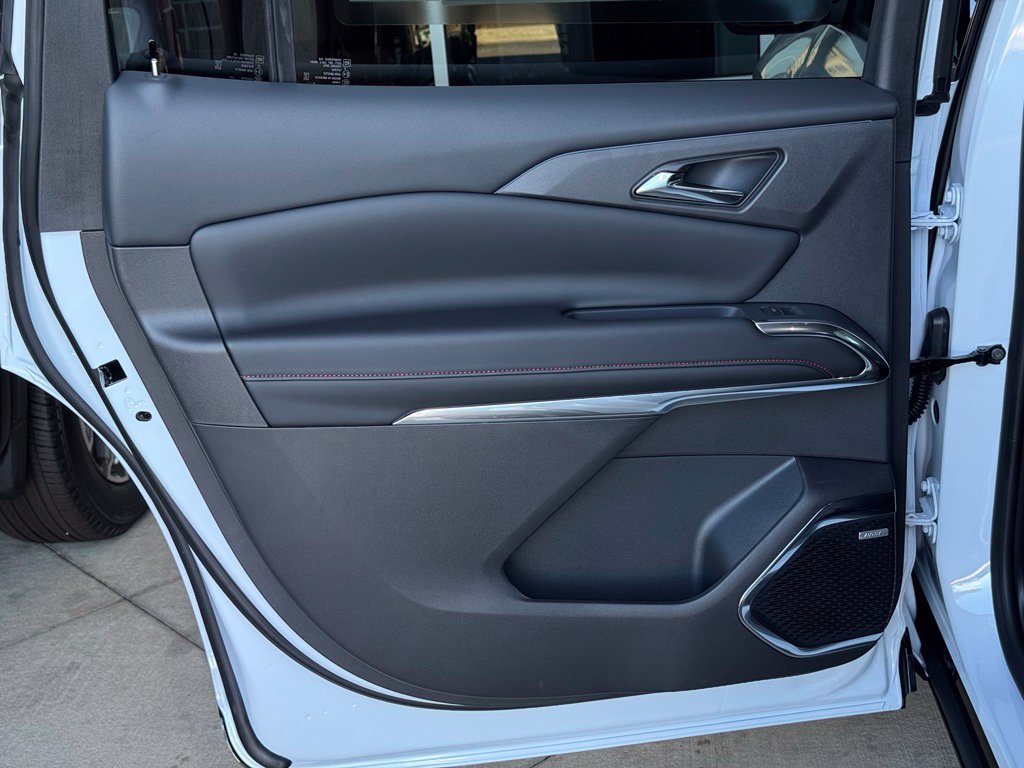 New 2027 Chevrolet Traverse RS w/ LPO, Floor Liner Package FWD image 23