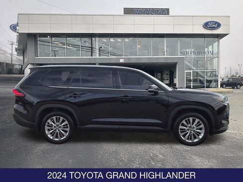 Used 2024 Toyota Grand Highlander AWD image 8