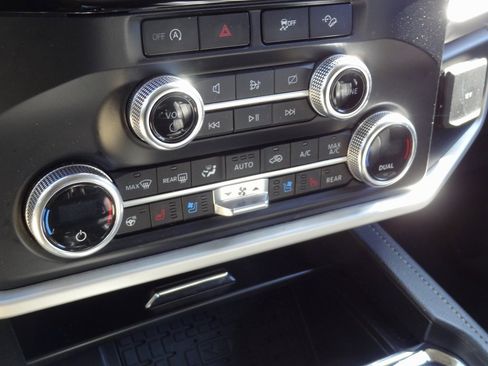 Certified 2024 Ford Expedition XLT image 14