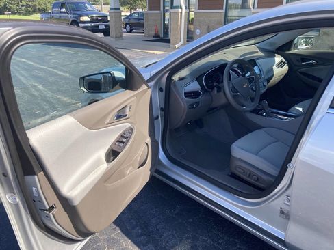 Used 2020 Chevrolet Malibu LS w/ Driver Confidence Package II image 9