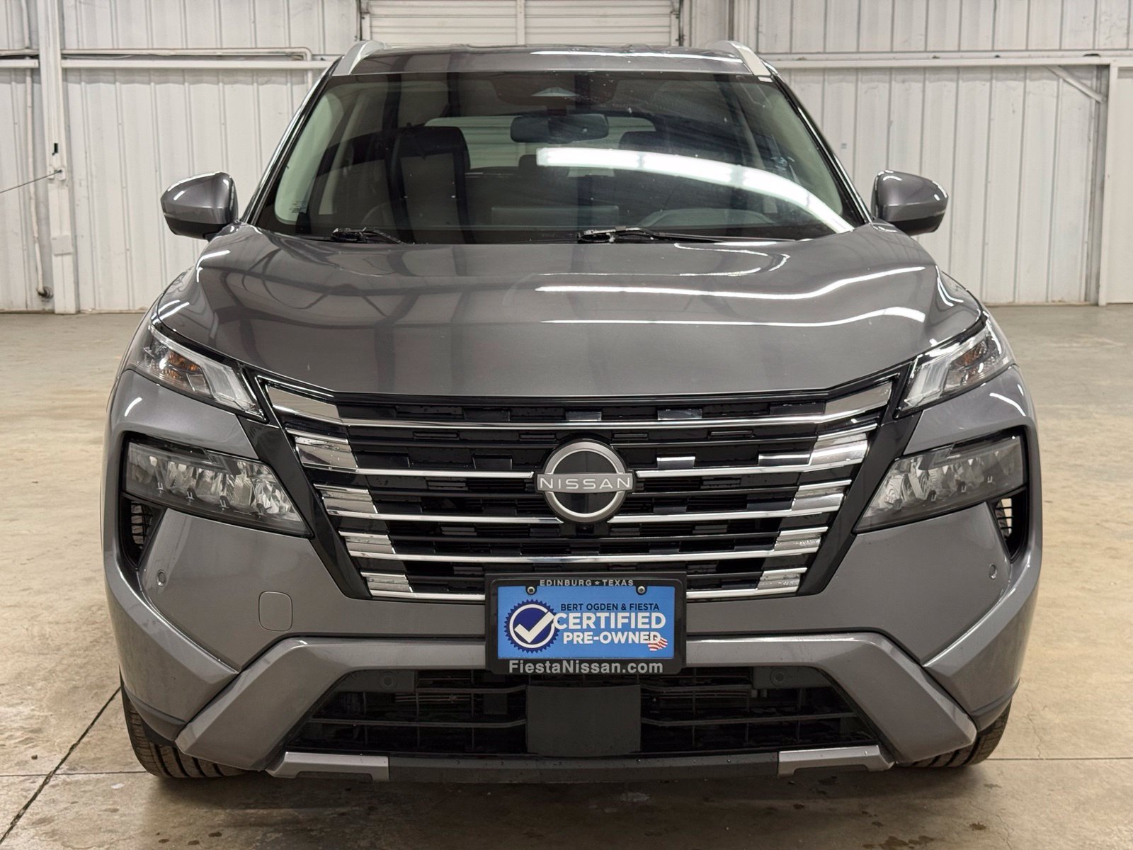 Used 2025 Nissan Rogue SL AWD/4WD image 2