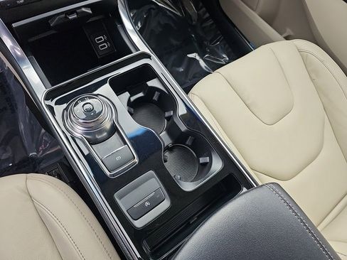 Used 2019 Ford Edge Titanium w/ Class II Trailer Tow Package image 24