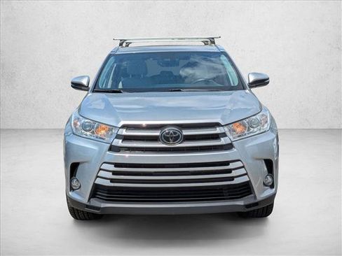 Used 2019 Toyota Highlander XLE image 2