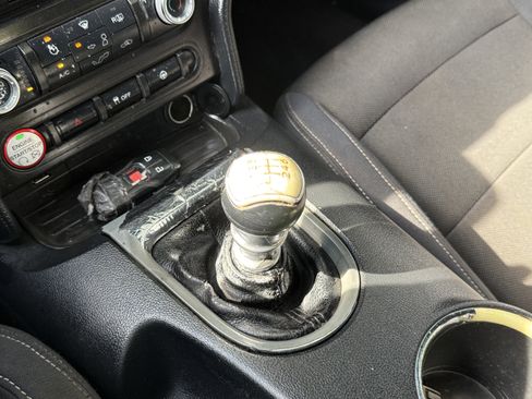 Used 2017 Ford Mustang Coupe image 25