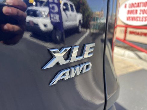 Used 2021 Toyota RAV4 XLE image 9