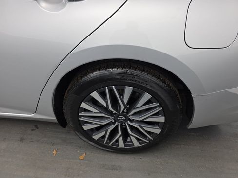 Used 2024 Nissan Altima 2.5 SV image 13