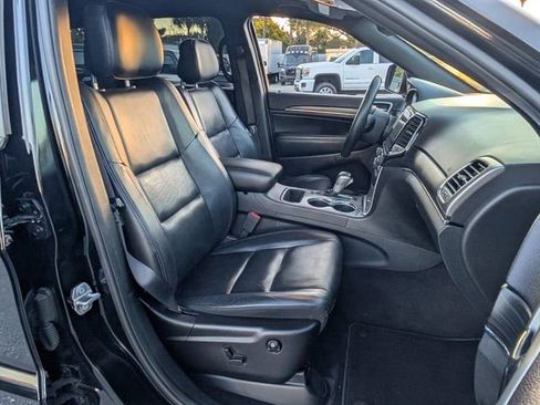 Used 2019 Jeep Grand Cherokee Limited image 17