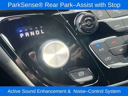 New 2026 Chrysler Pacifica Select image 11