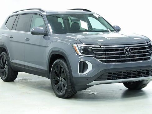 New 2026 Volkswagen Atlas SE FWD image 3