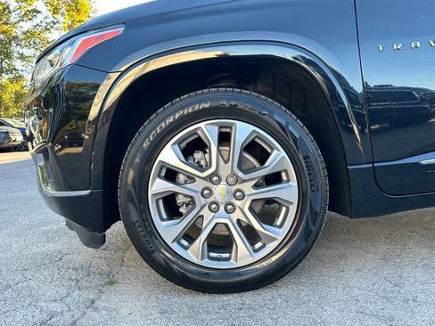 Used 2021 Chevrolet Traverse Premier image 40