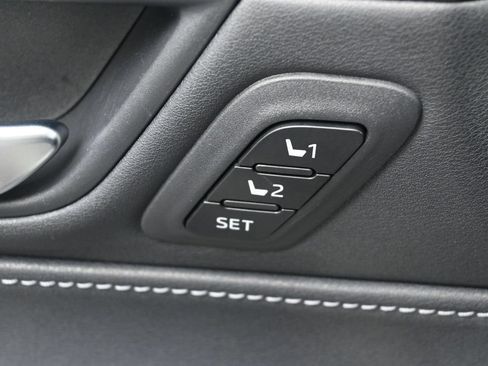 Used 2023 Toyota Venza XLE AWD/4WD image 15