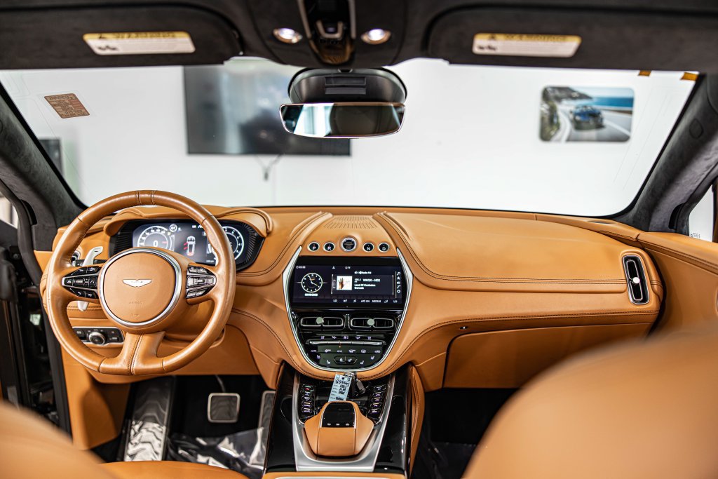 Used 2021 Aston Martin DBX AWD/4WD image 37