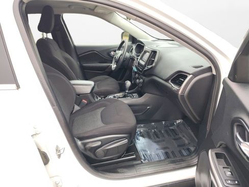 Used 2019 Jeep Cherokee Latitude w/ Popular Appearance Group image 23