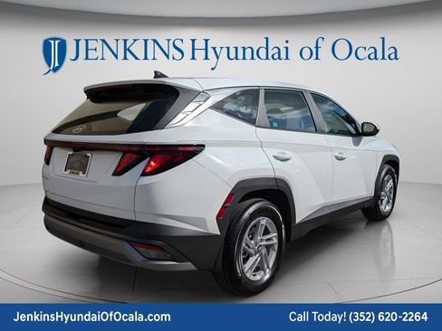 Certified 2025 Hyundai Tucson SE image 3