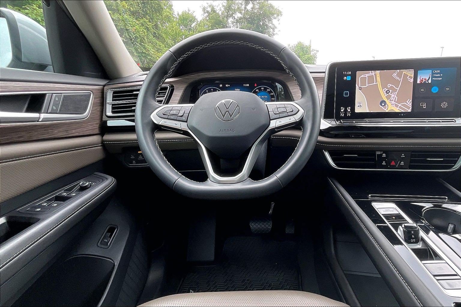 Used 2025 Volkswagen Atlas SEL AWD/4WD image 5