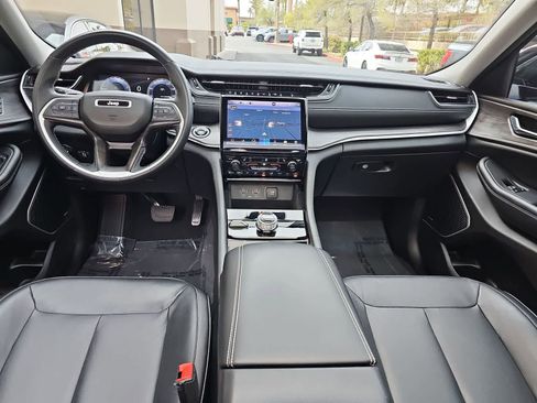 Used 2022 Jeep Grand Cherokee Limited AWD/4WD image 14