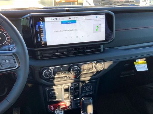 Used 2024 Jeep Gladiator Rubicon image 7