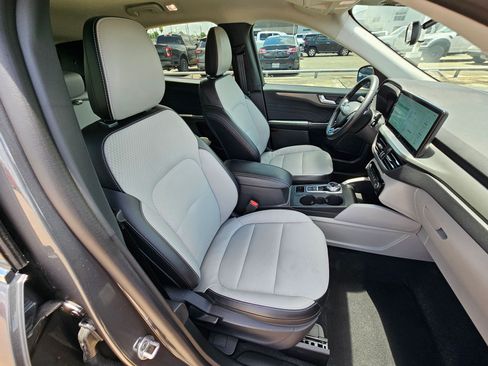 Used 2025 Ford Escape SE FWD image 33