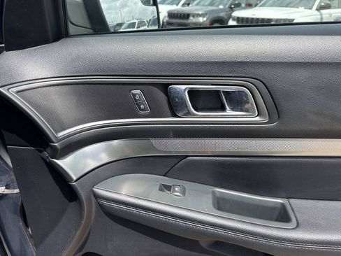 Used 2019 Ford Explorer XLT FWD image 14