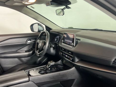 Used 2023 Nissan Rogue SV w/ SV Premium B Package image 31