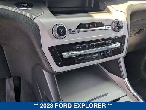 Used 2023 Ford Explorer XLT w/ Equipment Group 202A RWD image 17