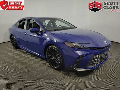 Used 2025 Toyota Camry SE FWD image 1