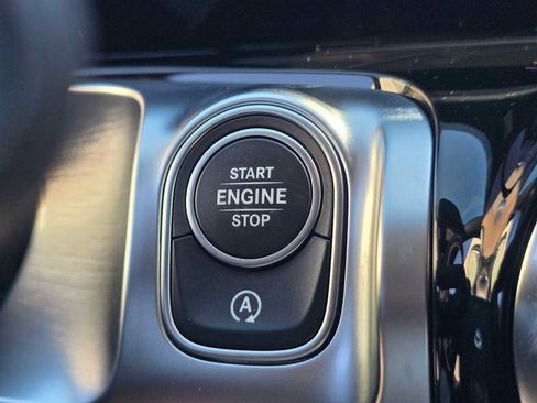 Used 2021 Mercedes-Benz GLB 250 4MATIC image 33