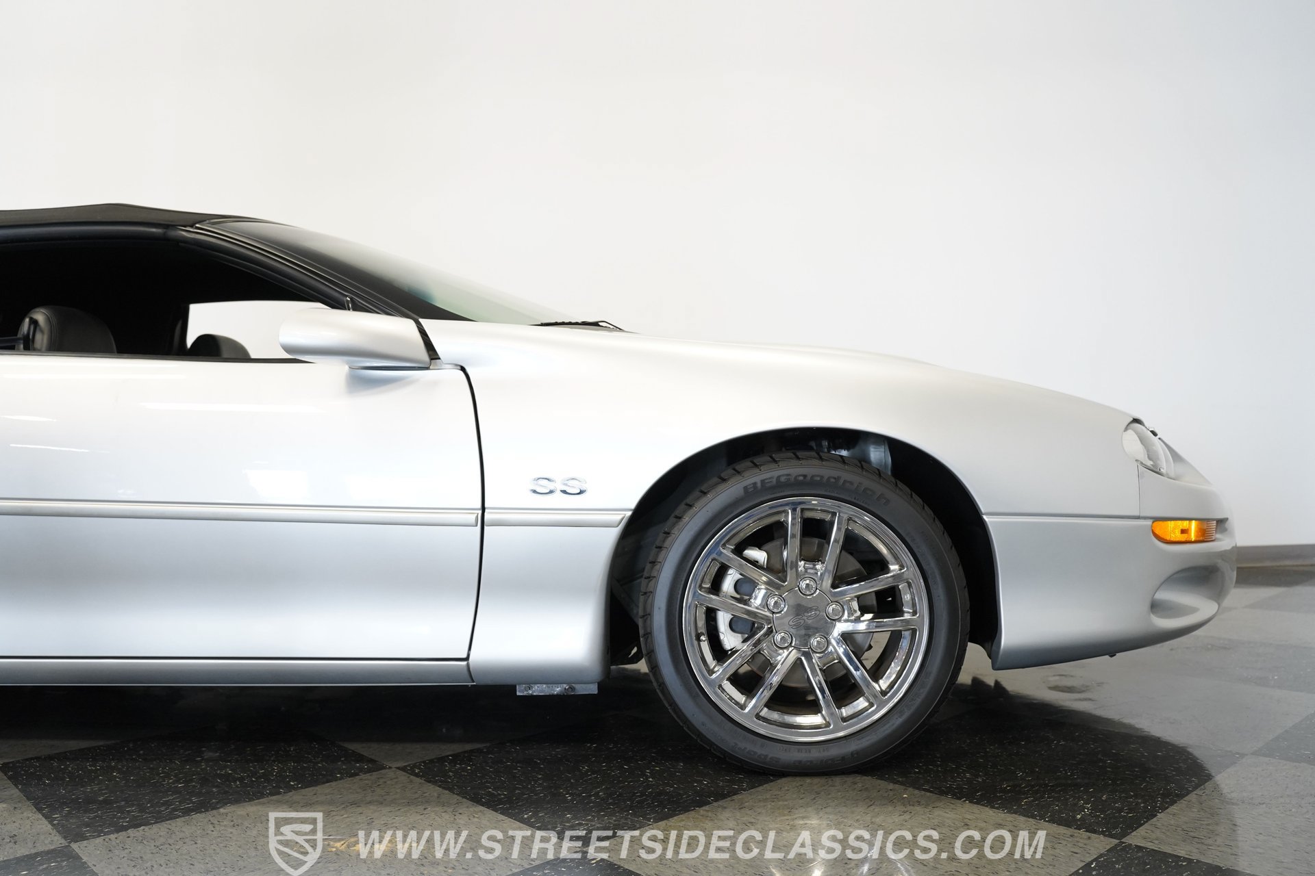 Used 2002 Chevrolet Camaro Z28 w/ SS Performance/Appearance Pkg RWD image 34