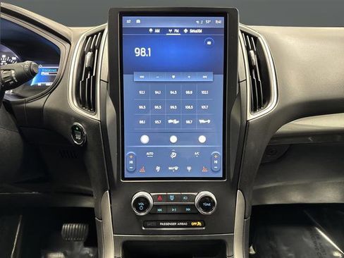 Used 2024 Ford Edge SEL image 8