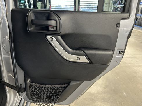 Used 2015 Jeep Wrangler Unlimited Sahara w/ Connectivity Group image 16