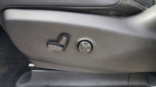 Used 2024 Chrysler Pacifica Touring-L FWD image 22