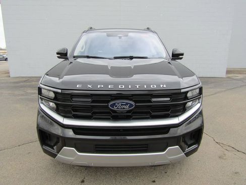 Used 2025 Ford Expedition Platinum AWD/4WD image 4