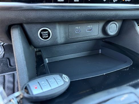 Used 2022 Nissan Rogue SV image 29